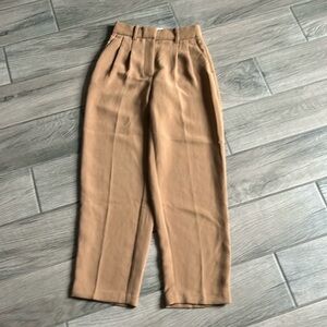 Wilfred Aritzia Carrot Pleated
Dress Pants Trousers